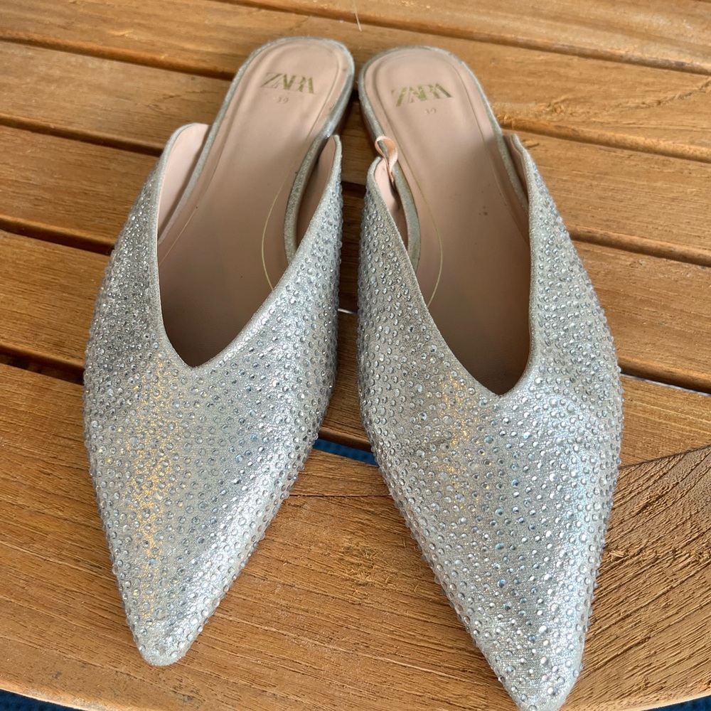 ✨✨Zara rhinestone slip on ✨✨